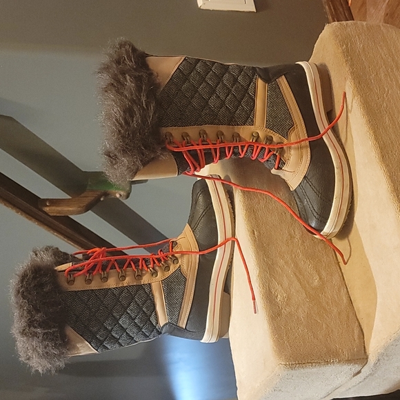 Super Cute & Super Warm Winter Boots! - Picture 4 of 7